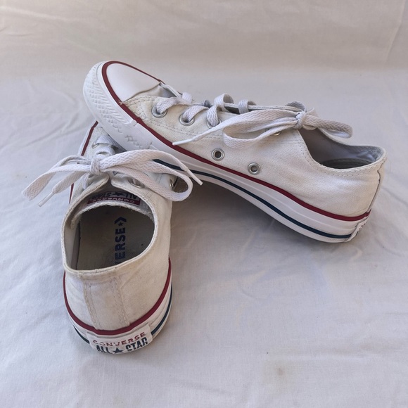 Women’s Converse Size 6 - Picture 3 of 4